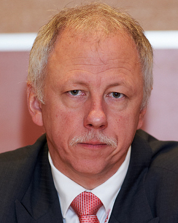 БЕРНАРД КАУФМАНН